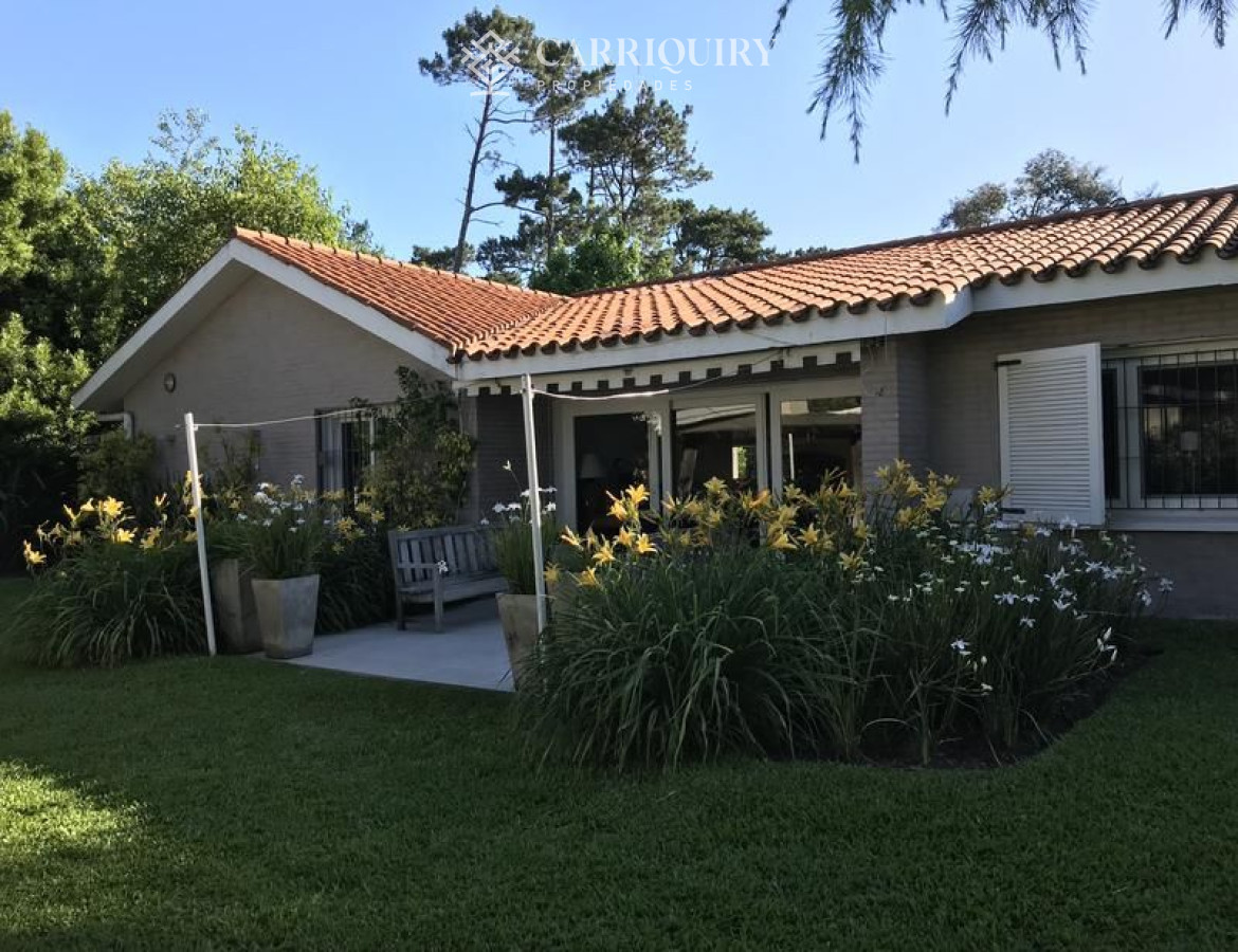 Casa ID.4055/Casas-en-Alquiler--Carriquiry--Propiedades - Casa en venta Cantegril 4 dormitorios