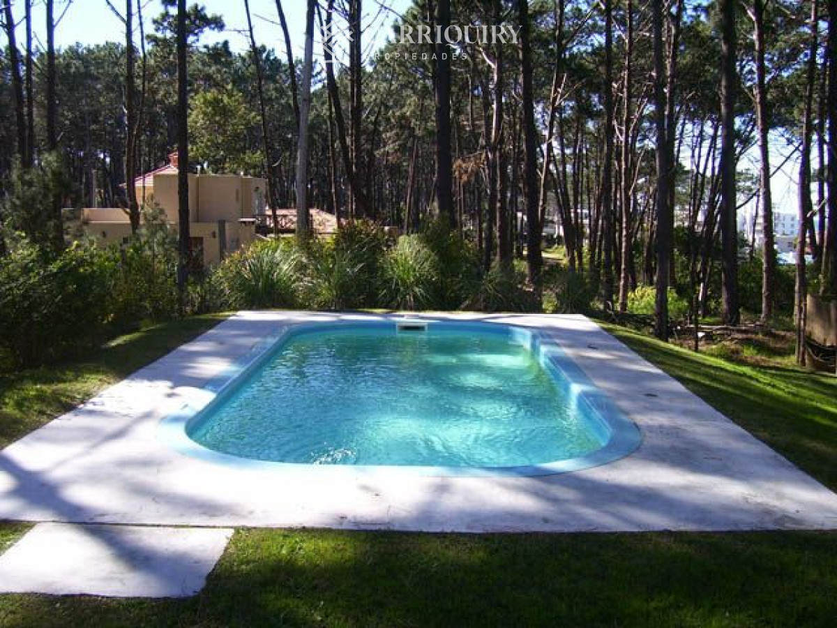 Casa ID.4278/Casa-en-venta-La-Barra-6-dormitorios - Alquiler temporario de Casa 3 DORMITORIOS en La Barra, Punta del Este.