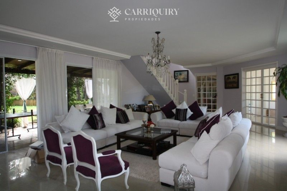 Casa ID.4677/Apartamentos-en-Venta--Carriquiry--Propiedades - Casa en venta  5 dormitorios