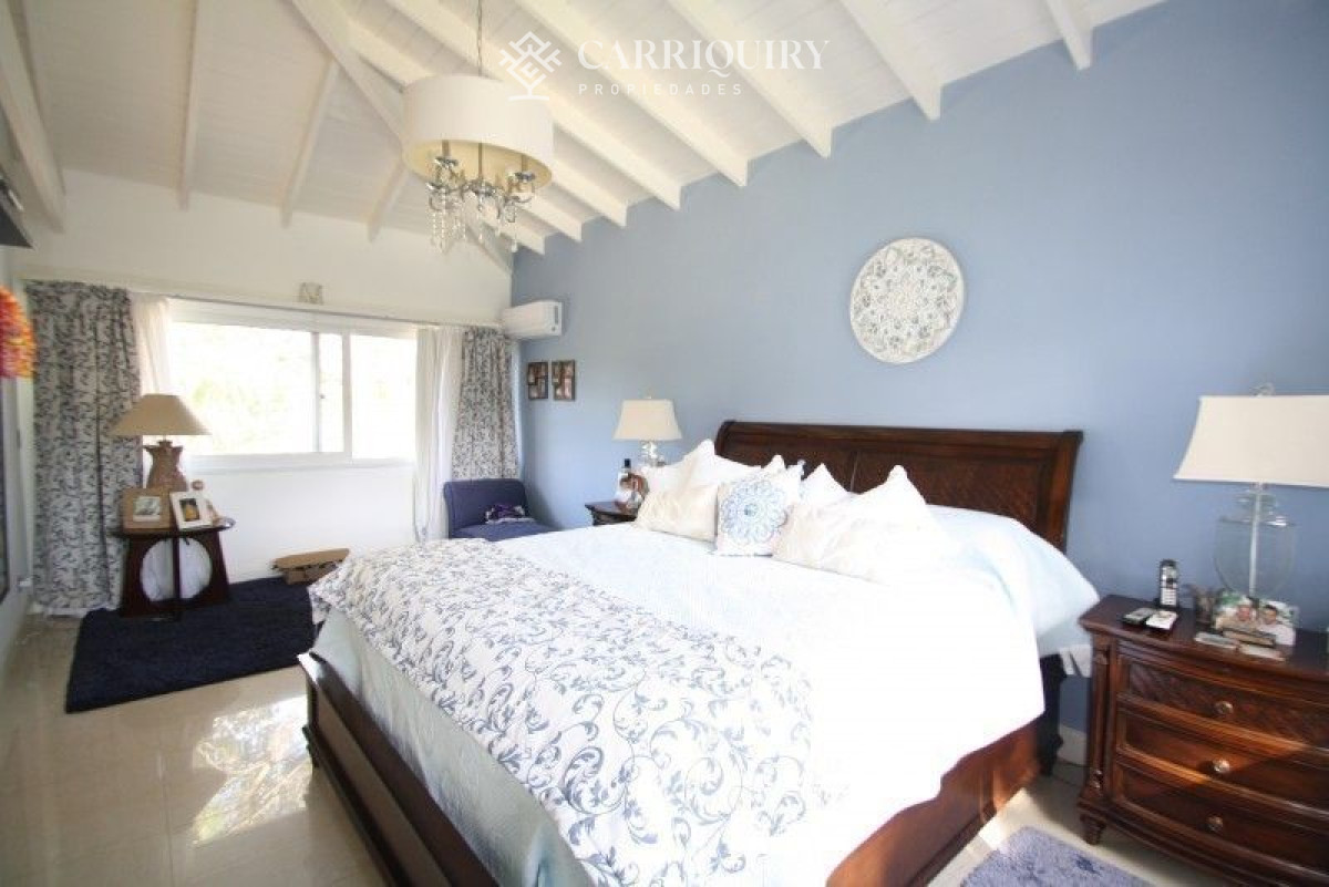 Casa ID.4677/Apartamentos-en-Venta--Carriquiry--Propiedades - Casa en venta  5 dormitorios
