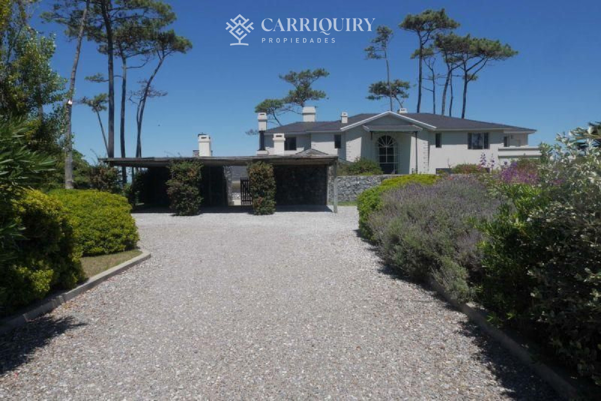 Casa ID.690/Casa-en-alquiler-temporario-en-Pinares,-Playa-Mansa-5-dormitorios - Alquiler temporario Casa 8 DORMITORIOS en Pinares, Punta del Este.