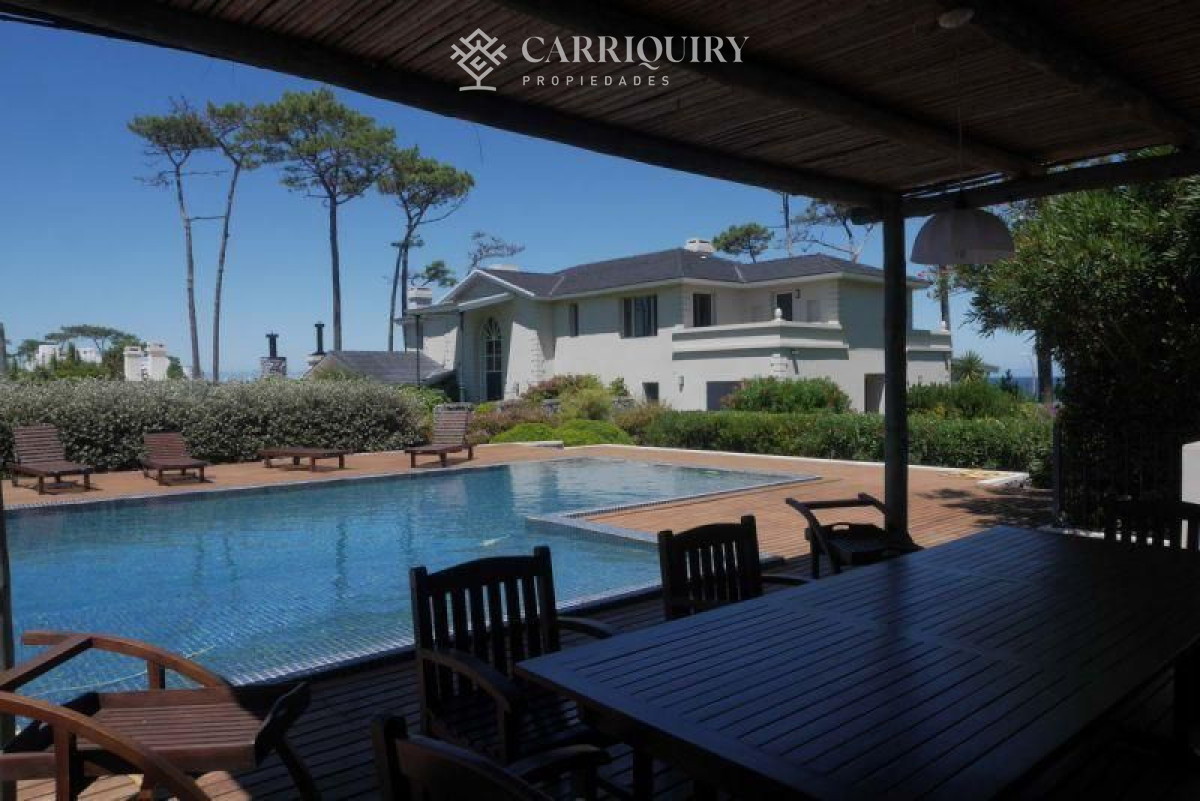 Casa ID.690/Casa-en-alquiler-temporario-en-Pinares,-Playa-Mansa-5-dormitorios - Alquiler temporario Casa 8 DORMITORIOS en Pinares, Punta del Este.