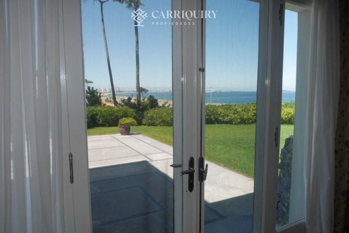 Casa ID.690/Casa-en-alquiler-temporario-en-Pinares,-Playa-Mansa-5-dormitorios - Alquiler temporario Casa 8 DORMITORIOS en Pinares, Punta del Este.