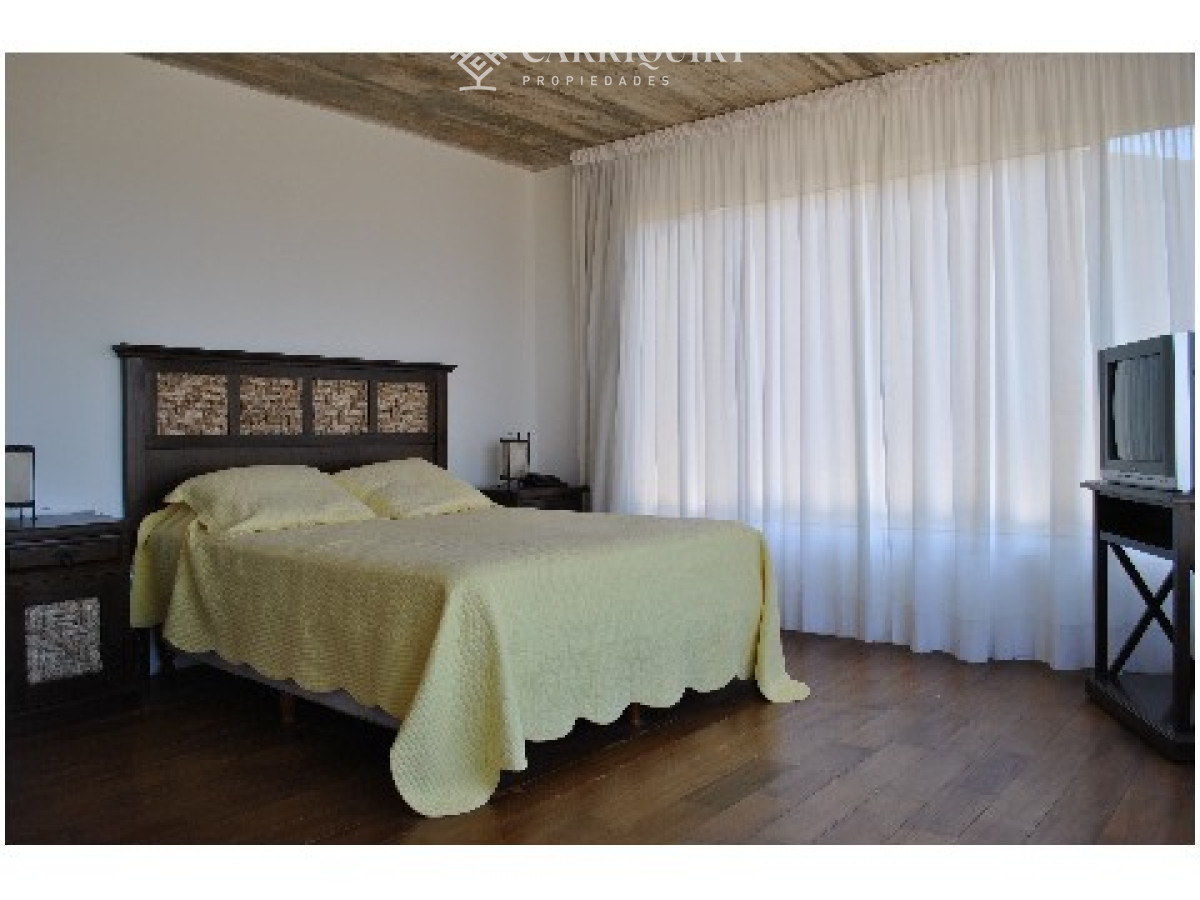 Casa ID.8122/Alquiler-de-casa-en-Manantiales,-Pueblo-Mio.-4-dormitorios,-3-baños-y-pendencia-de-servicio-con-baño - Casa en alquiler de 3 dormitorios y dependencia de servicio. Montoya - La Barra