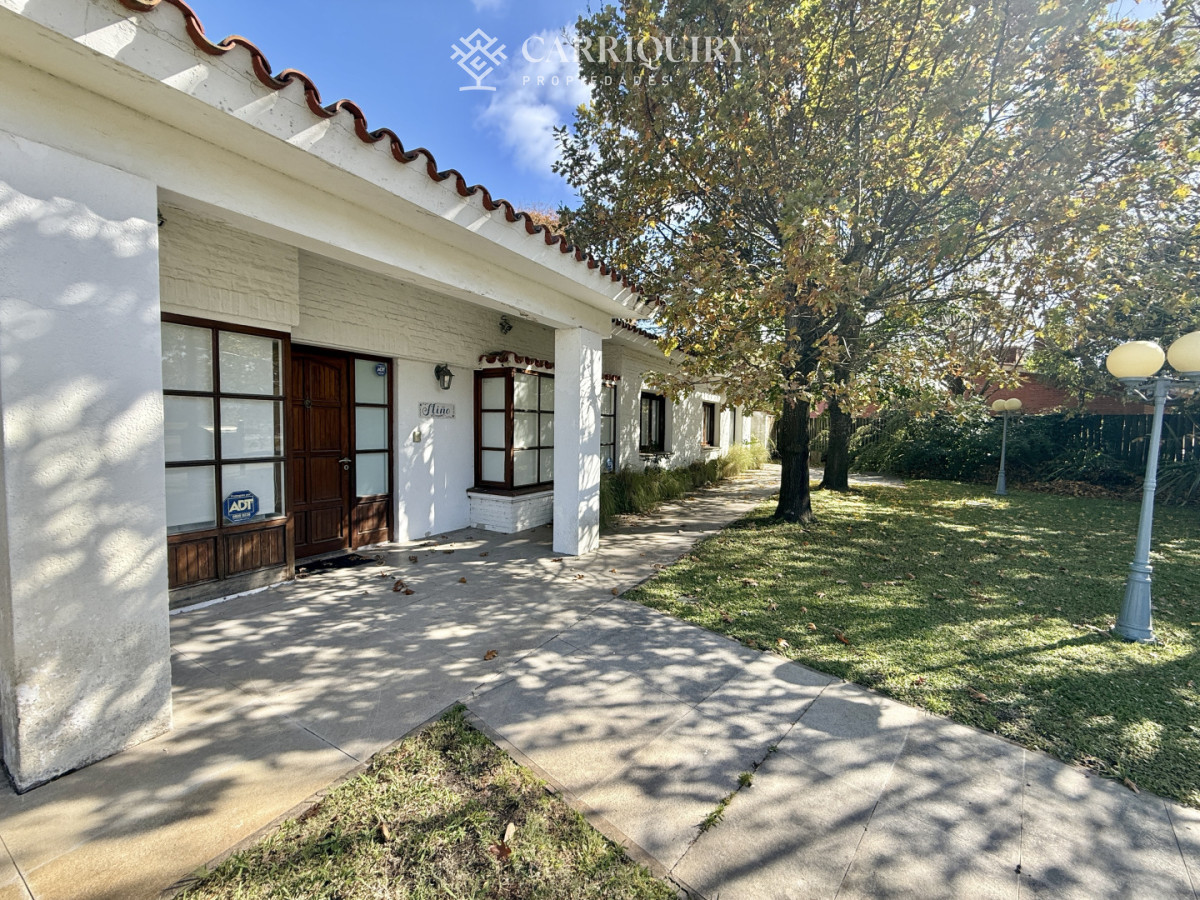 Casa ID.9295/Apartamentos-en-Venta--Carriquiry--Propiedades - Casa en ubicación inigualable en Parada 6 - Potencial comercial único. IDEAL CLINICA ODONTOLOGICA