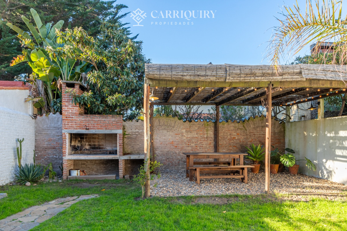 Casa ID.8230 - Casa en alquiler en playa mansa - Punta del Este. 3 dormitorios y servicio