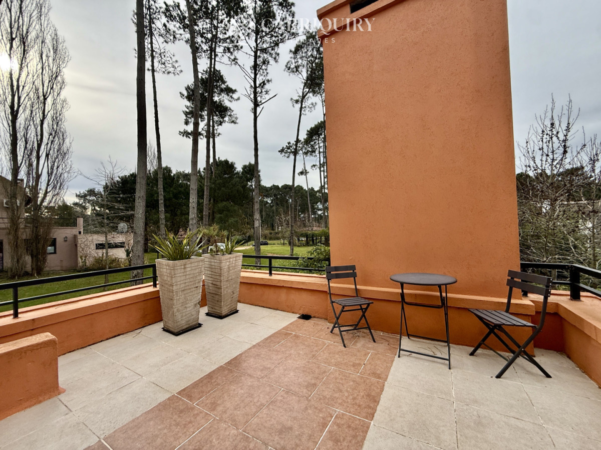 Casa ID.10200/Chalet-en-Pinares- - Alquiler Anual Casa minimalista en Barrio Privado Parque Pinares**