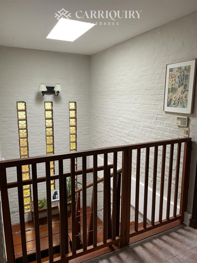 Casa ID.4657/Casa-en-venta-Lugano-5-dormitorios - Casa en venta Lugano 5 dormitorios