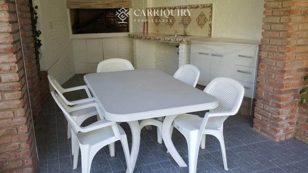 Casa ID.9240/Cómodos-ambientes,-propiedad-ideal-para-vacacionar. -  En la Mansa a solo 3 cuadras del mar .