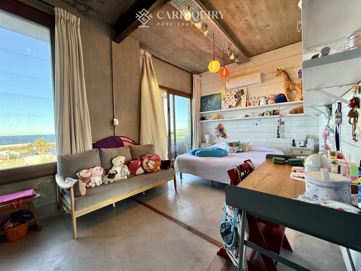 Casa ID.9058/Oportunidad-en-venta-a-estrenar-a-300-mtrs-del-Mar-En-La-Barra-- - Casa Principal con 3 dormitorios, Pisicina, Gimnasio y vista al mar en Mannatiales - El Chorro