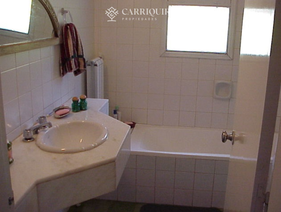 Casa ID.7984/Casa-en-alquiler-de-4-dormitorios-en-Montoya--La-Barra - Casa en La Barra