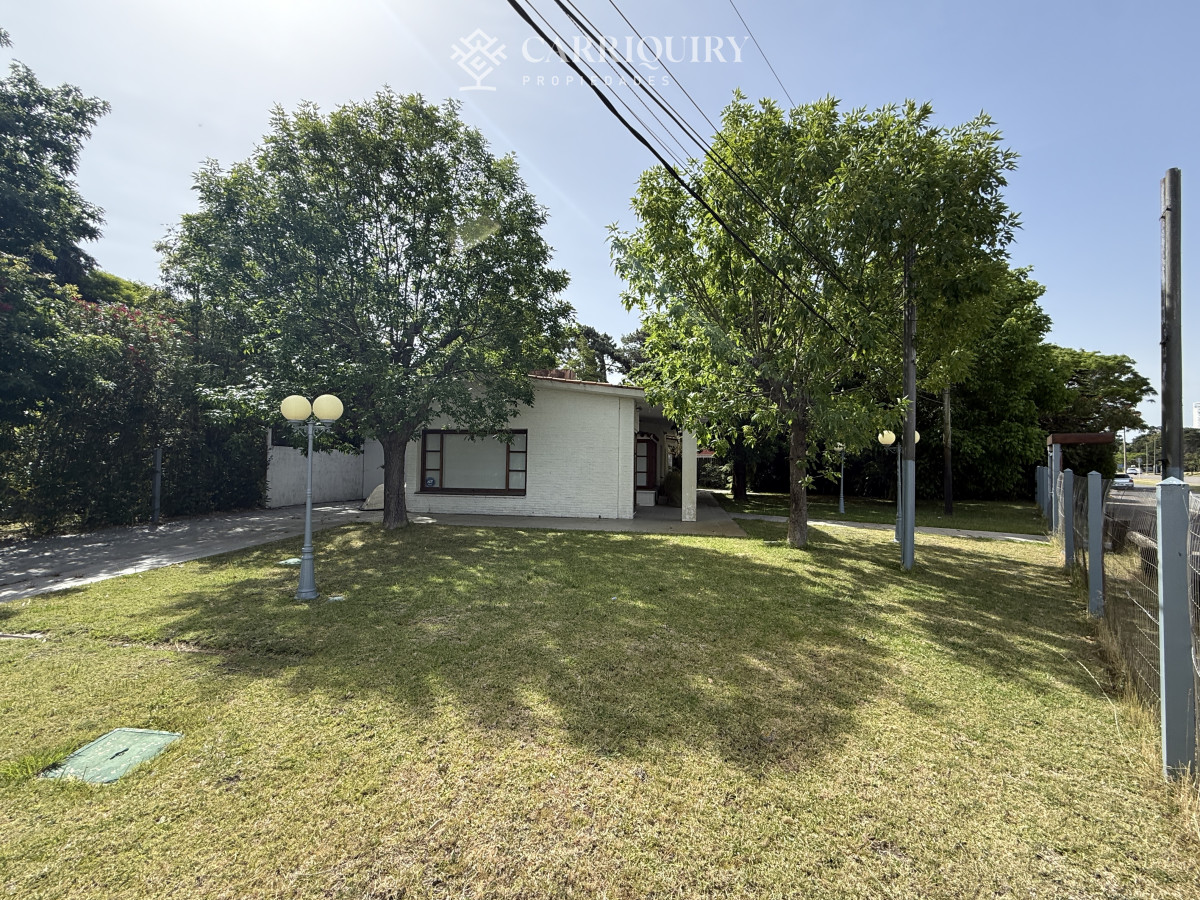 Casa ID.9295/Casa-en-alquiler-temporario-Montoya-3-dormitorios - Casa en ubicación inigualable en Parada 6 - Potencial comercial único. IDEAL CLINICA ODONTOLOGICA