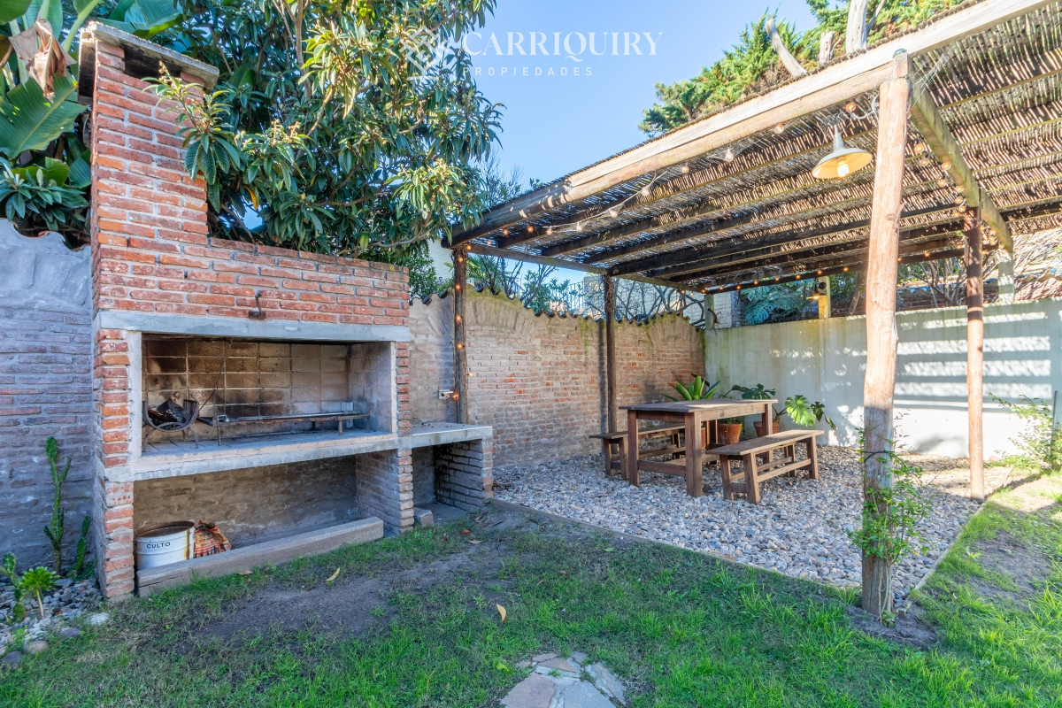 Casa ID.8230 - Casa en alquiler en playa mansa - Punta del Este. 3 dormitorios y servicio