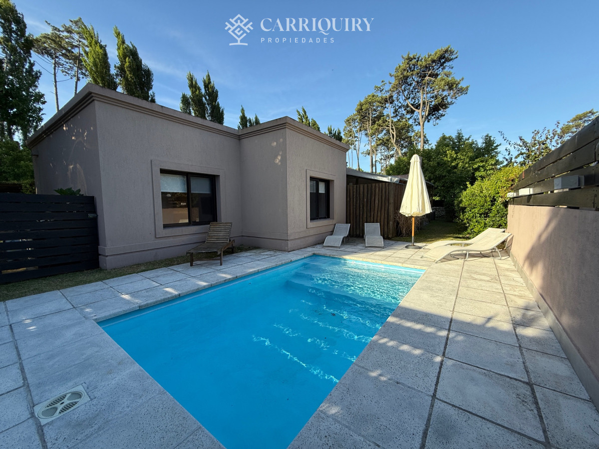 Casa ID.8489/Paradas-Playa-Mansa-Punta-del-este - Alquiler temporario en excelente casa de 2 dormitorios en barrio privado en Pinares