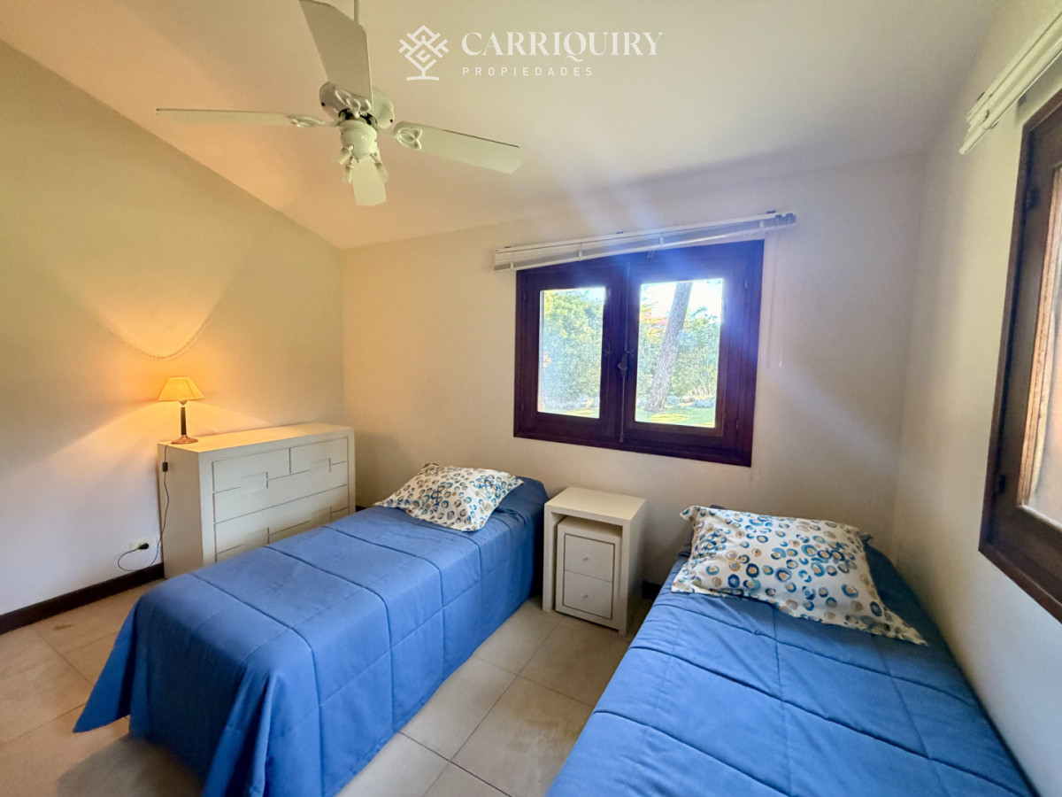 Casa ID.10637 - Casa en Venta en Playa Mansa sobre Avenida Cabildo