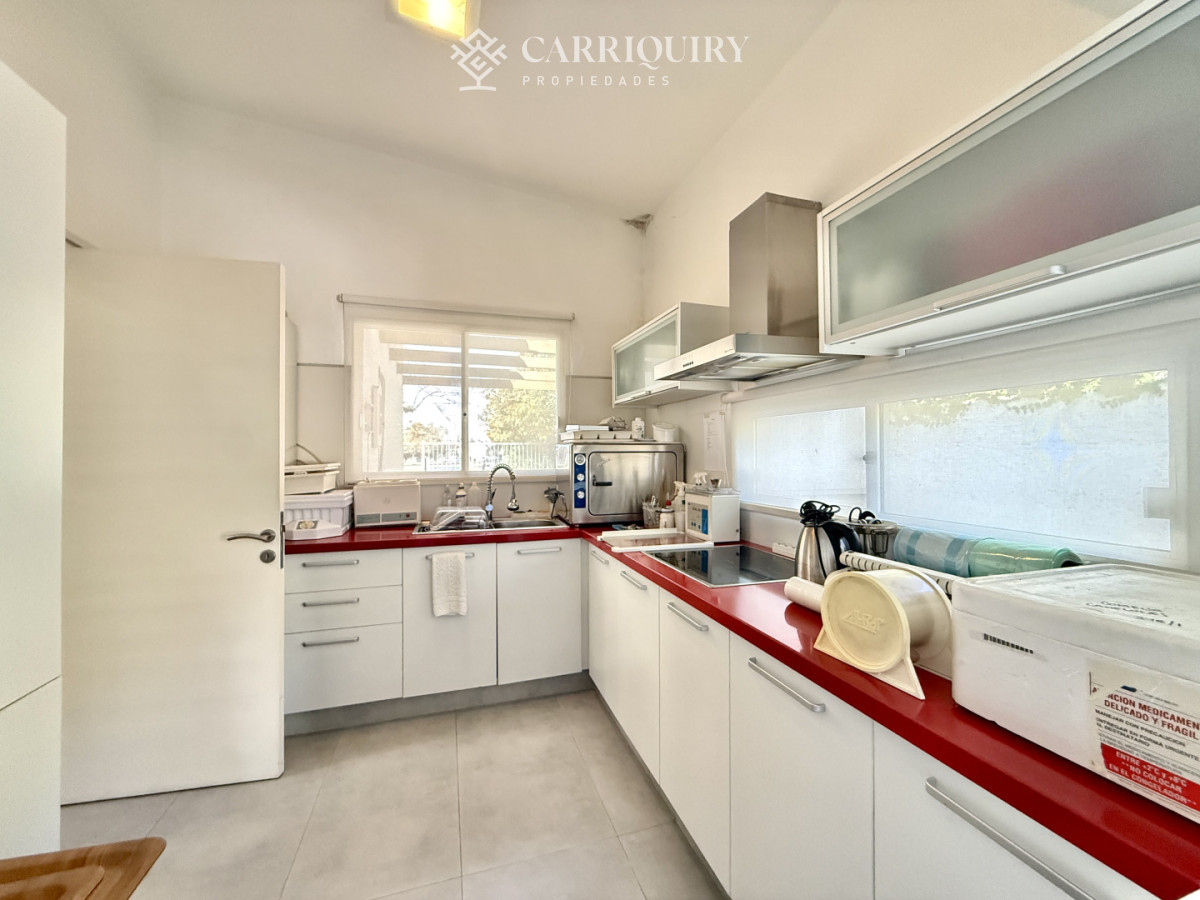 Casa ID.9295/Casa-en-alquiler-temporario-Montoya-3-dormitorios - Casa en ubicación inigualable en Parada 6 - Potencial comercial único. IDEAL CLINICA ODONTOLOGICA