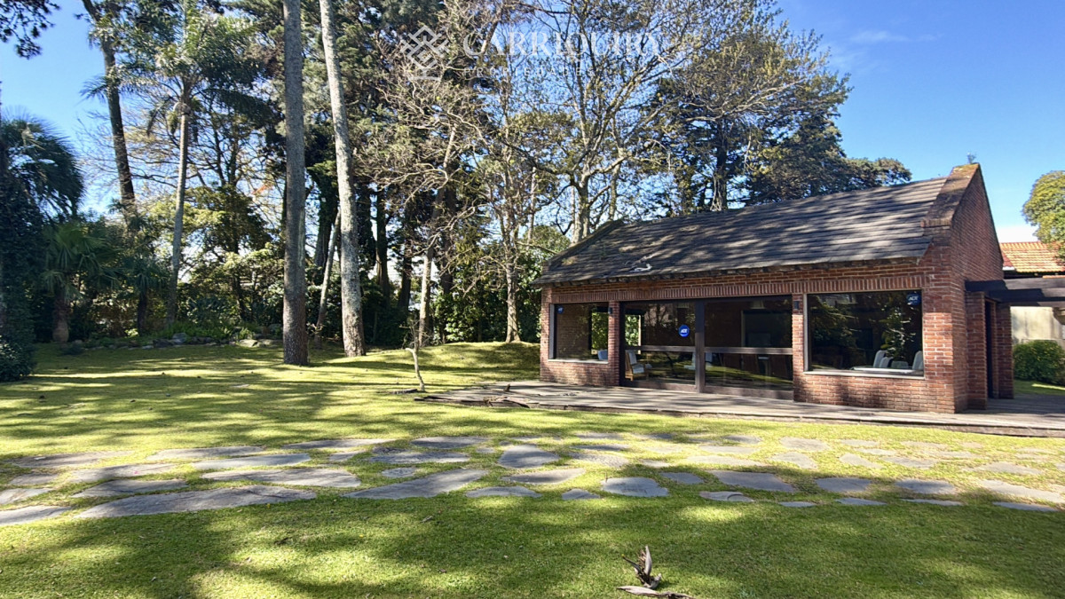 Casa ID.10637 - Casa en Venta en Playa Mansa sobre Avenida Cabildo