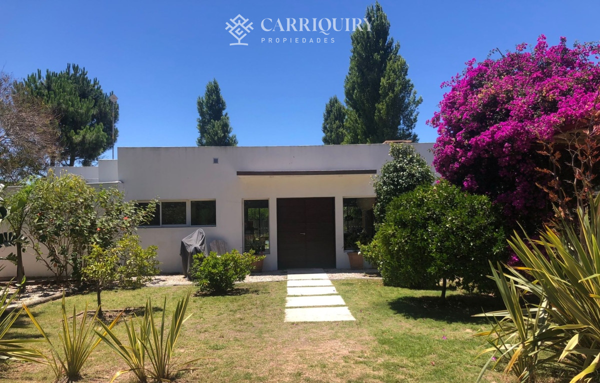 Casa ID.1222/Casa-en-alquiler-temporario-La-Juanita-3-dormitorios - Casa en alquiler temporario Lugano 3 dormitorios