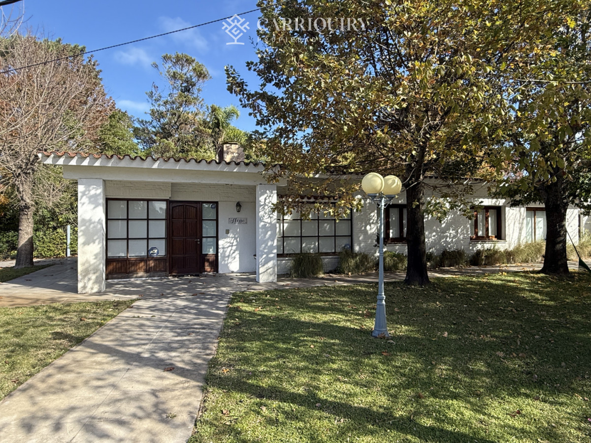 Casa ID.9295/Casa-en-alquiler-temporario-Montoya-3-dormitorios - Casa en ubicación inigualable en Parada 6 - Potencial comercial único. IDEAL CLINICA ODONTOLOGICA