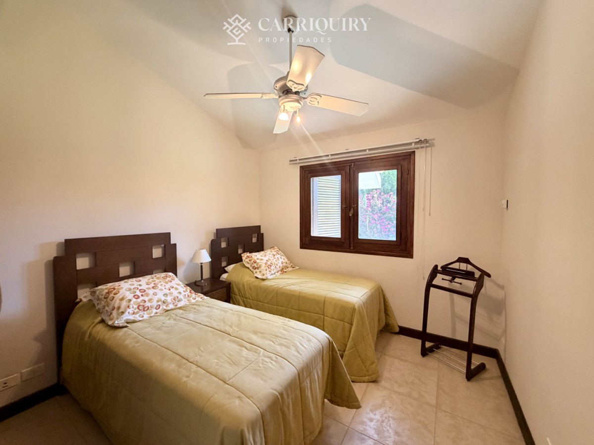 Casa ID.10637 - Casa en Venta en Playa Mansa sobre Avenida Cabildo