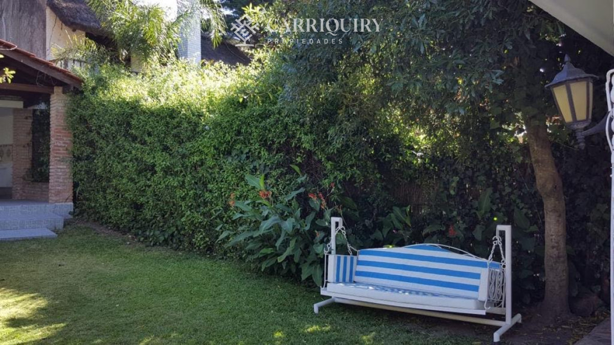 Casa ID.9240/Cómodos-ambientes,-propiedad-ideal-para-vacacionar. -  En la Mansa a solo 3 cuadras del mar .