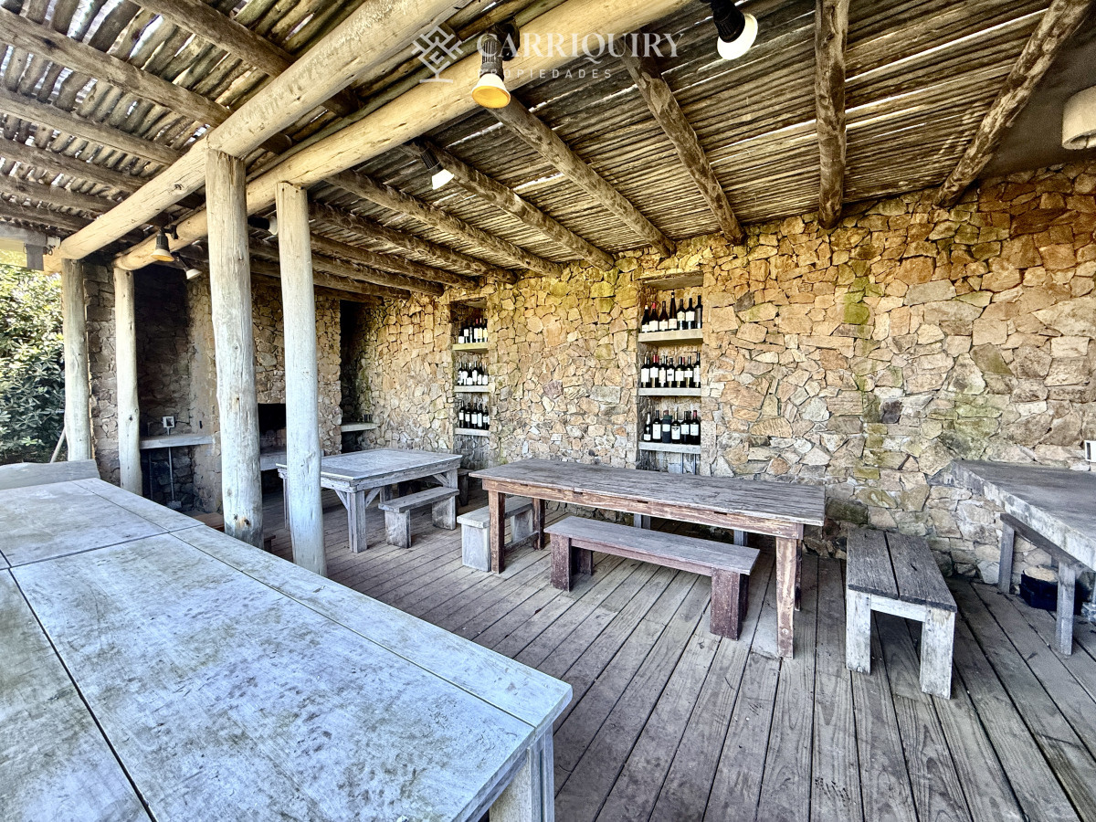 Casa ID.9058/Oportunidad-en-venta-a-estrenar-a-300-mtrs-del-Mar-En-La-Barra-- - Casa Principal con 3 dormitorios, Pisicina, Gimnasio y vista al mar en Mannatiales - El Chorro
