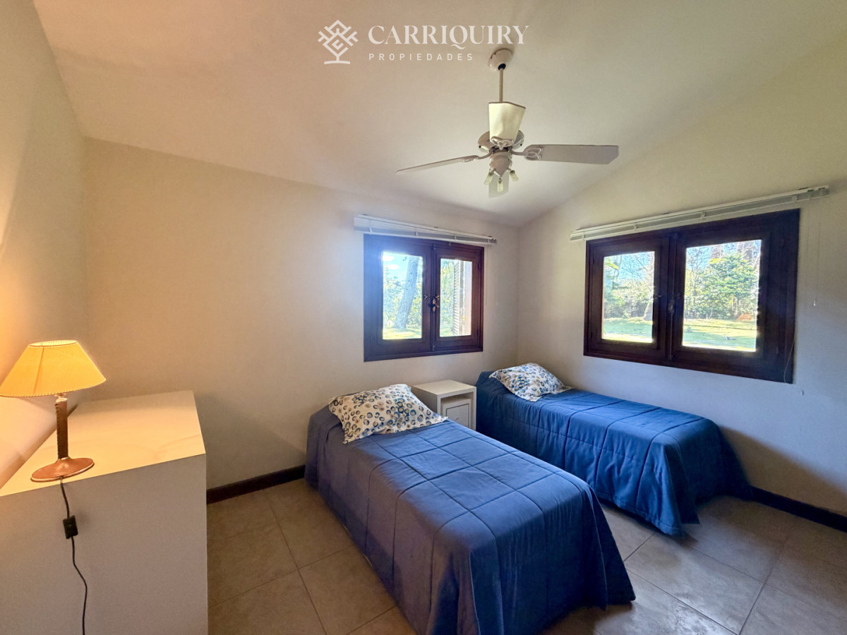Casa ID.10637 - Casa en Venta en Playa Mansa sobre Avenida Cabildo