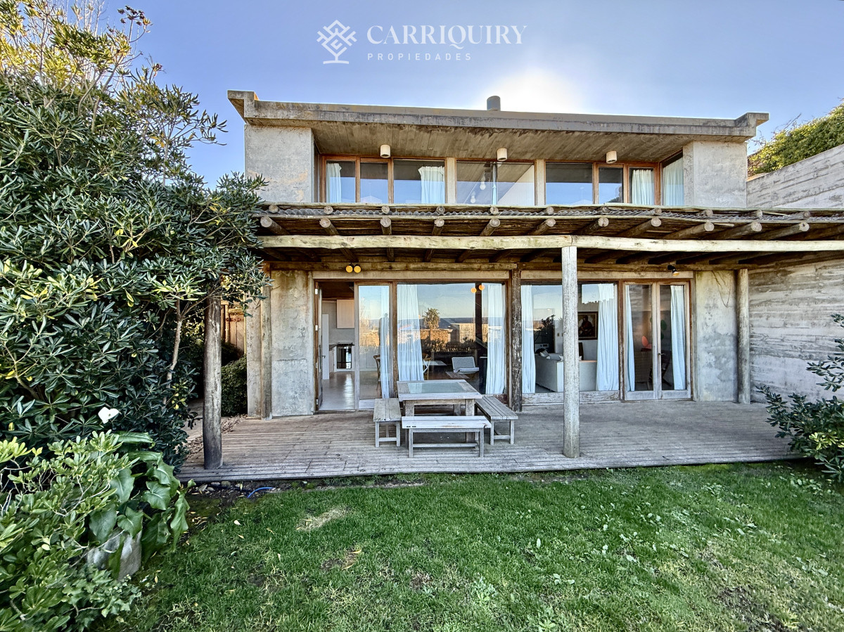 Casa ID.8025/INCREIBE-UBICACION-A-METROS-DE-PLAYA-MANSA-CASA-EN-VENTA-DE-6-DORMITORIOS- - Casa en Alquiler en Manantiales - El Chorro, 2 dormitorios en suite