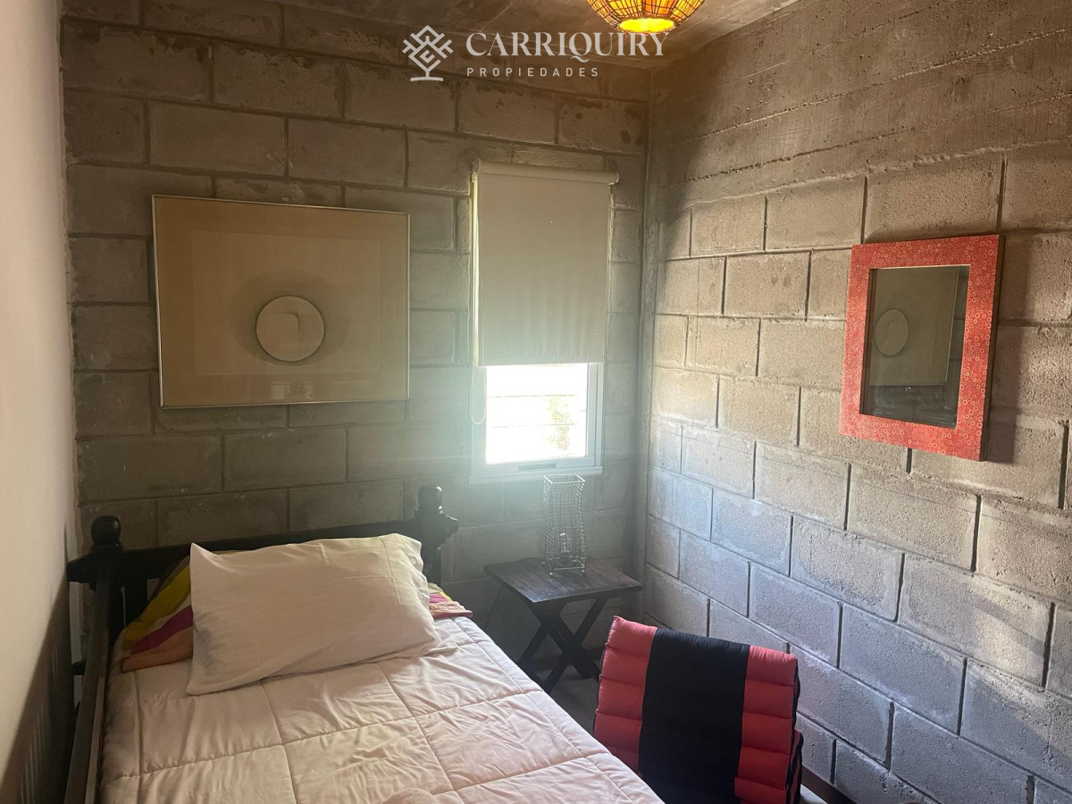 Casa ID.7921/Casa-frente-al-mar--Parada-41-Playa-Mansa-Terreno-de-1.100-m²-|-350-m²-edificados-|-6-dormitorios - Casa en Montoya