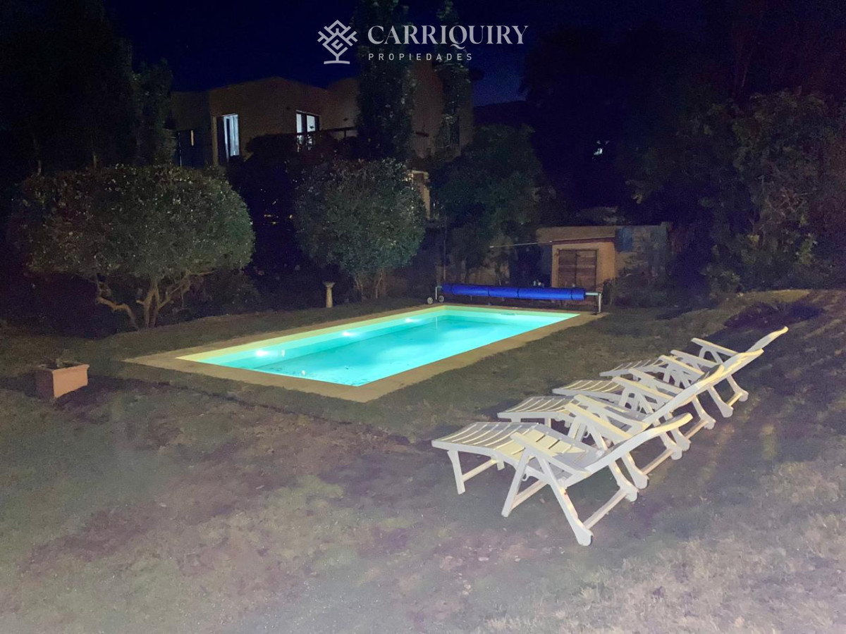 Casa ID.9040/Casa-amplia-de-4-dormitorios-en-suite-y-dependencia-de-servicio.-La-Barra--Montoya- - Casa en alquiler 4 dormitorios y dependencia. Piscina climatizada en Montoya