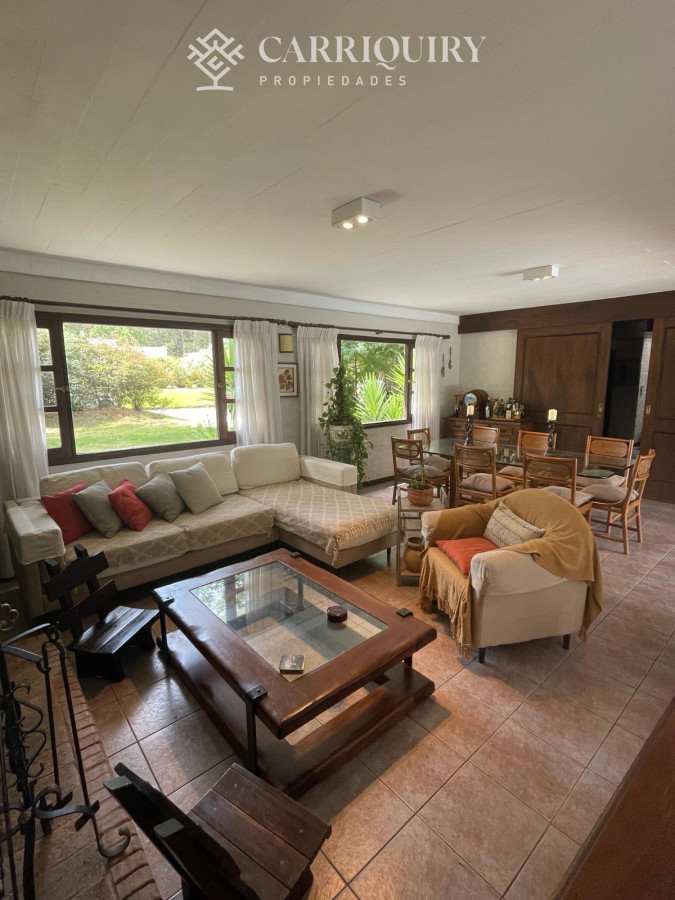 Casa ID.4657/Casa-en-venta-Lugano-5-dormitorios - Casa en venta Lugano 5 dormitorios