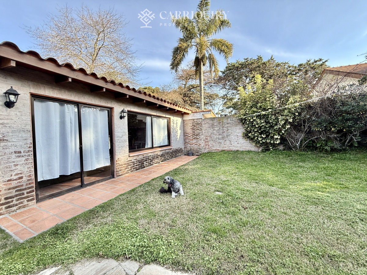 Casa ID.9087 - OPORTUNIDAD CASA EN PLAYA MANSA EN 4 DORMITORIOS ZONA CON POTENCIAL COMERCIAL