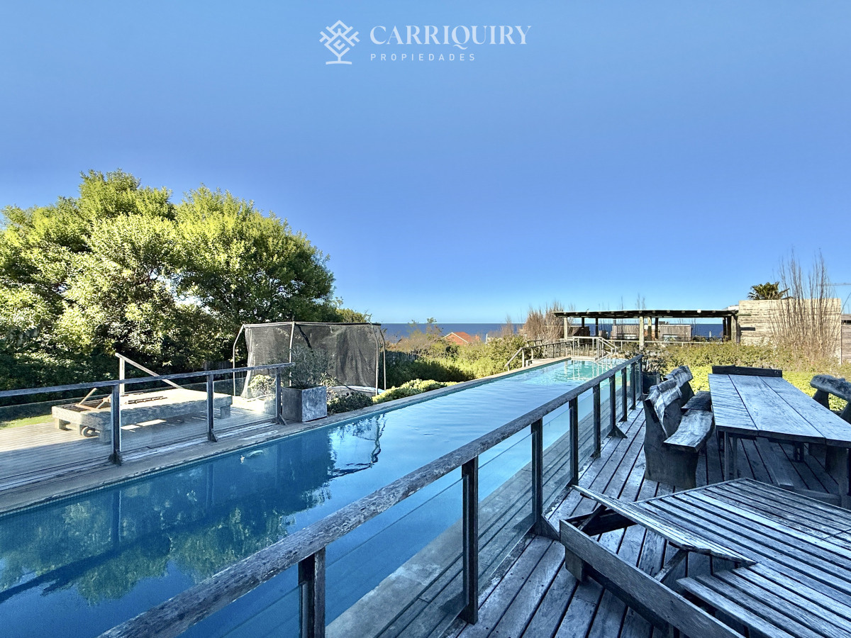 Casa ID.9058/Oportunidad-en-venta-a-estrenar-a-300-mtrs-del-Mar-En-La-Barra-- - Casa Principal con 3 dormitorios, Pisicina, Gimnasio y vista al mar en Mannatiales - El Chorro
