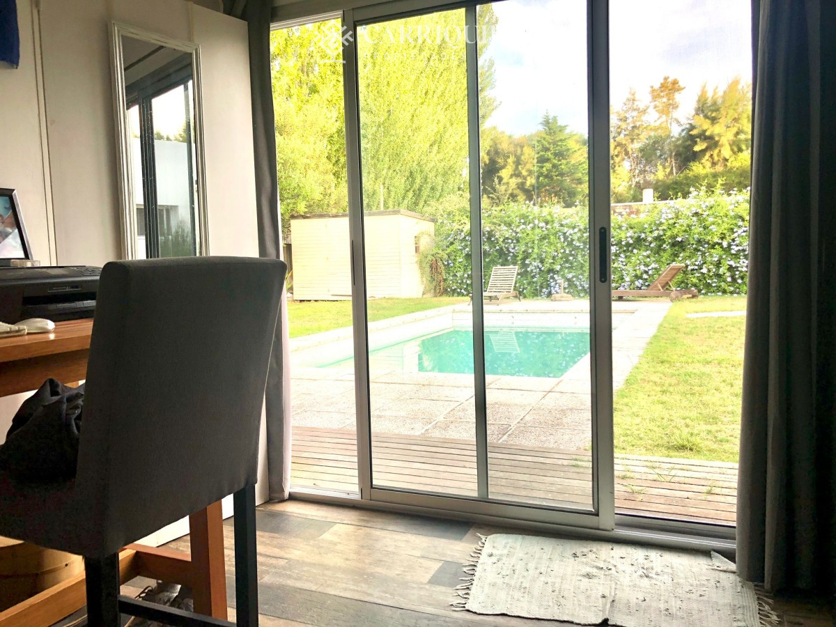 Casa ID.1222/Casa-en-alquiler-temporario-La-Juanita-3-dormitorios - Casa en alquiler temporario Lugano 3 dormitorios