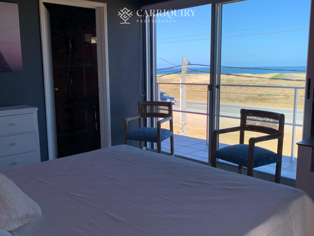 Casa ID.8066 - Casa en venta frente al mar, 3 dormitorios y piscina. Punta Piedra - Manantiales