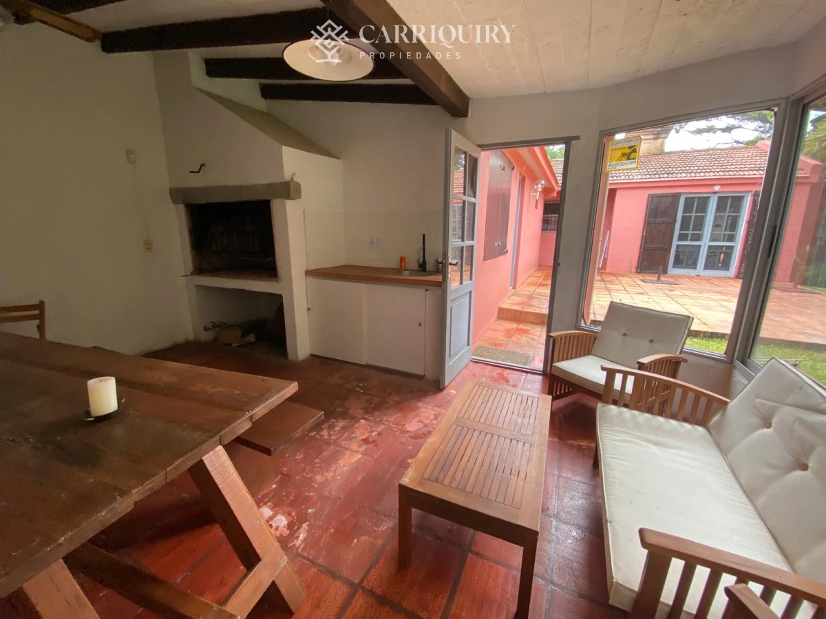 Casa ID.8253/Casa-2-dormitorios-en-Playa-Mansa,-parrillero,-piscina-y-jacuzzi. - Casa en alquiler Paradas Playa Brava Punta del este