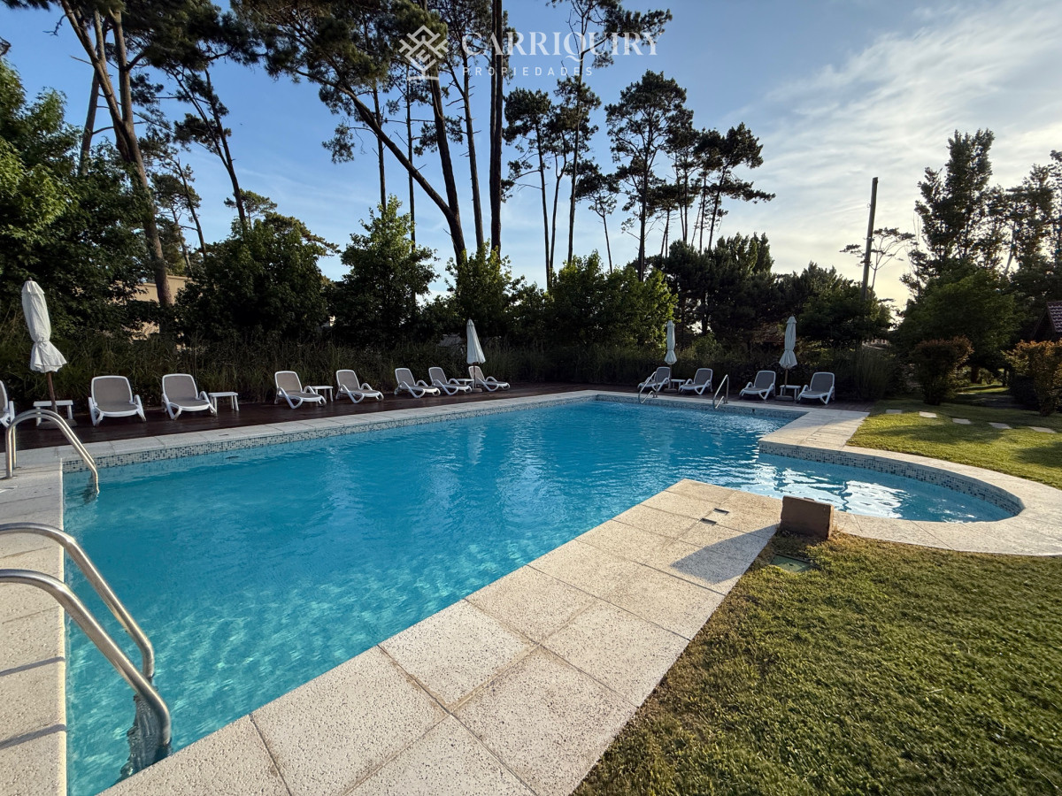Casa ID.8489/Paradas-Playa-Mansa-Punta-del-este - Alquiler temporario en excelente casa de 2 dormitorios en barrio privado en Pinares