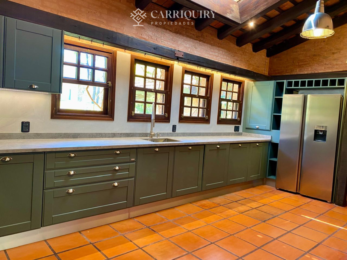 Casa ID.9040/Casa-amplia-de-4-dormitorios-en-suite-y-dependencia-de-servicio.-La-Barra--Montoya- - Casa en alquiler 4 dormitorios y dependencia. Piscina climatizada en Montoya
