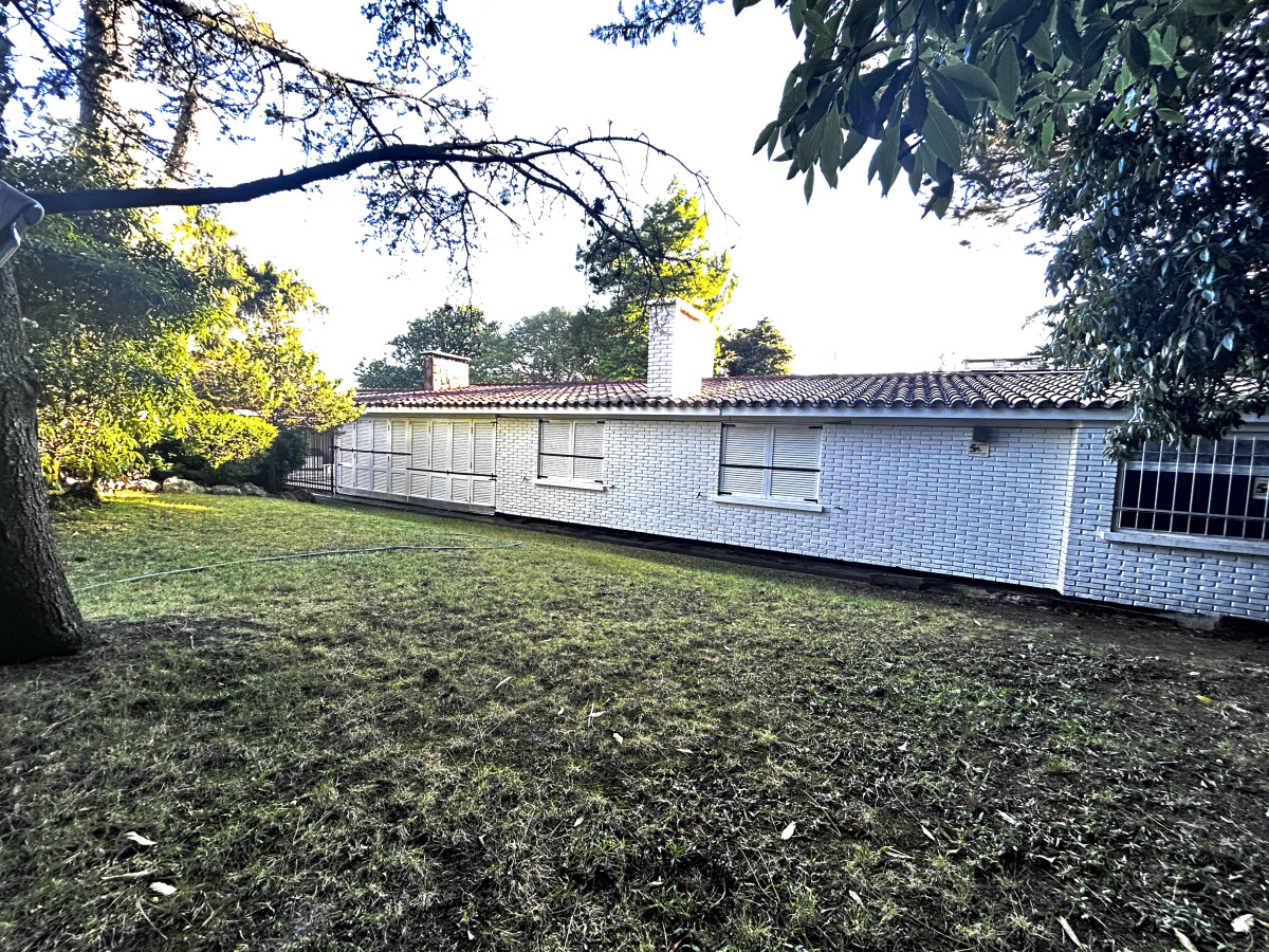 Casa ID.9270/Venta-Casa-4-dormitorios-en-Santa-Monica,-Maldonado - Oportunidad unica frente al golf en punta del este , casa con 4 dormotiros en venta