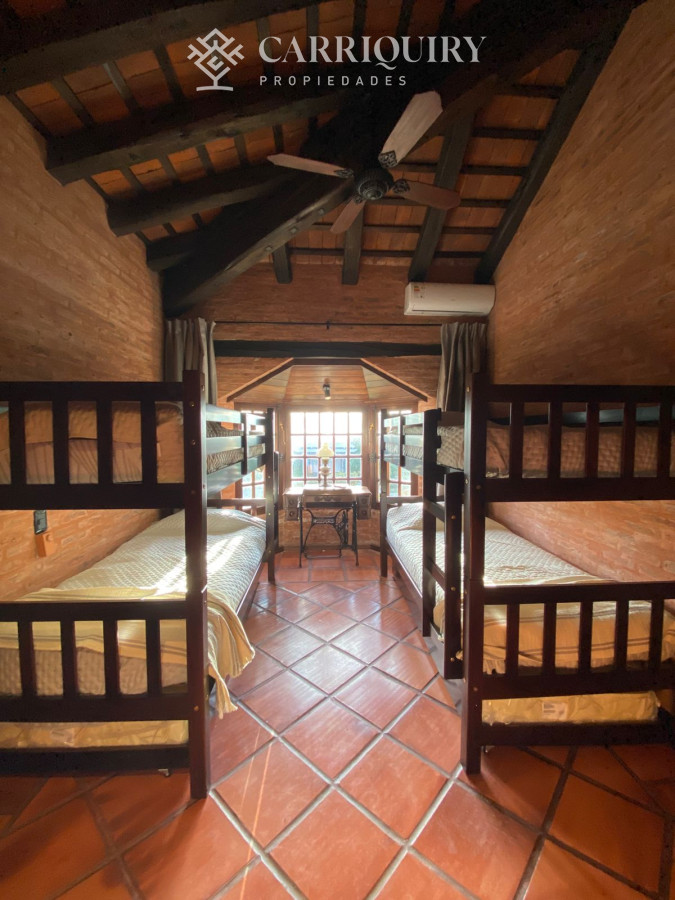 Casa ID.9040/Casa-amplia-de-4-dormitorios-en-suite-y-dependencia-de-servicio.-La-Barra--Montoya- - Casa en alquiler 4 dormitorios y dependencia. Piscina climatizada en Montoya