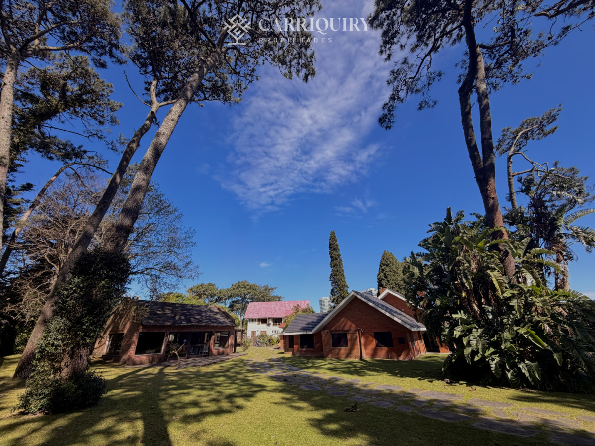 Casa ID.10637 - Casa en Venta en Playa Mansa sobre Avenida Cabildo