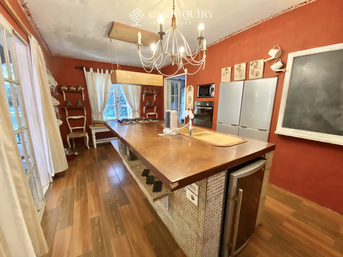 Casa ID.8552 - Venta de  casa en Pinares, cuenta con 4 dormitorios. Pinares, Punta del Este
