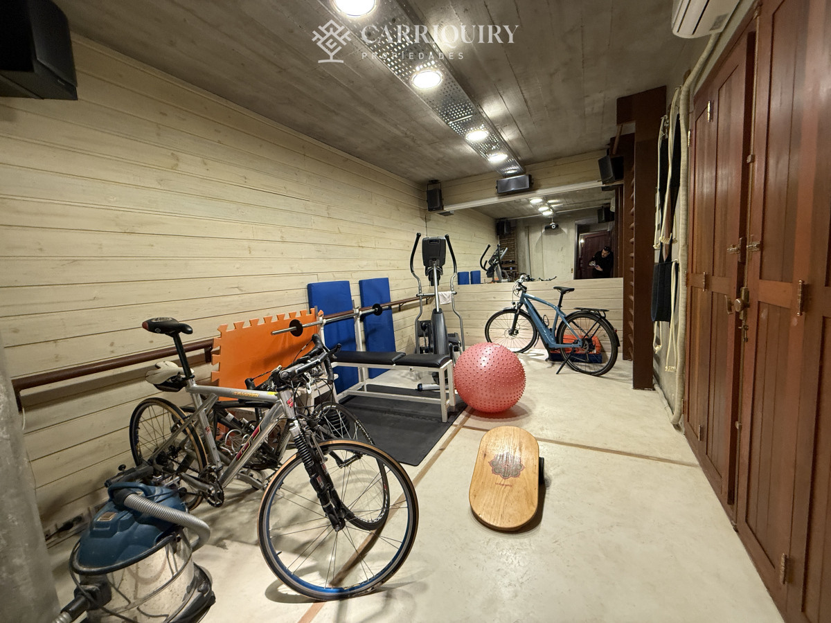 Casa ID.9058/Oportunidad-en-venta-a-estrenar-a-300-mtrs-del-Mar-En-La-Barra-- - Casa Principal con 3 dormitorios, Pisicina, Gimnasio y vista al mar en Mannatiales - El Chorro