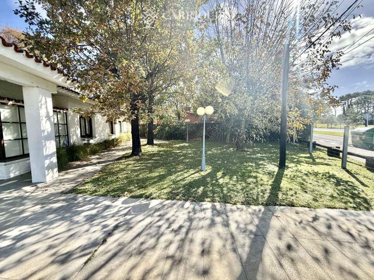 Casa ID.9295/Casa-en-alquiler-temporario-Montoya-3-dormitorios - Casa en ubicación inigualable en Parada 6 - Potencial comercial único. IDEAL CLINICA ODONTOLOGICA