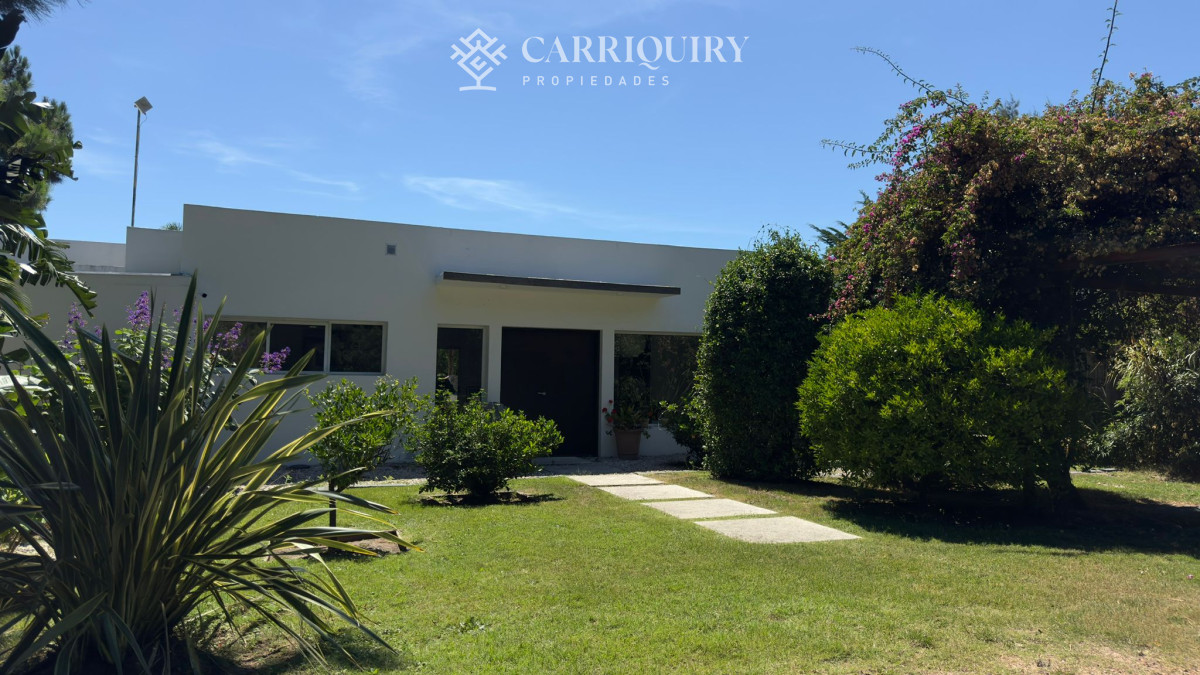 Casa ID.1222/Casa-en-alquiler-temporario-La-Juanita-3-dormitorios - Casa en alquiler temporario Lugano 3 dormitorios