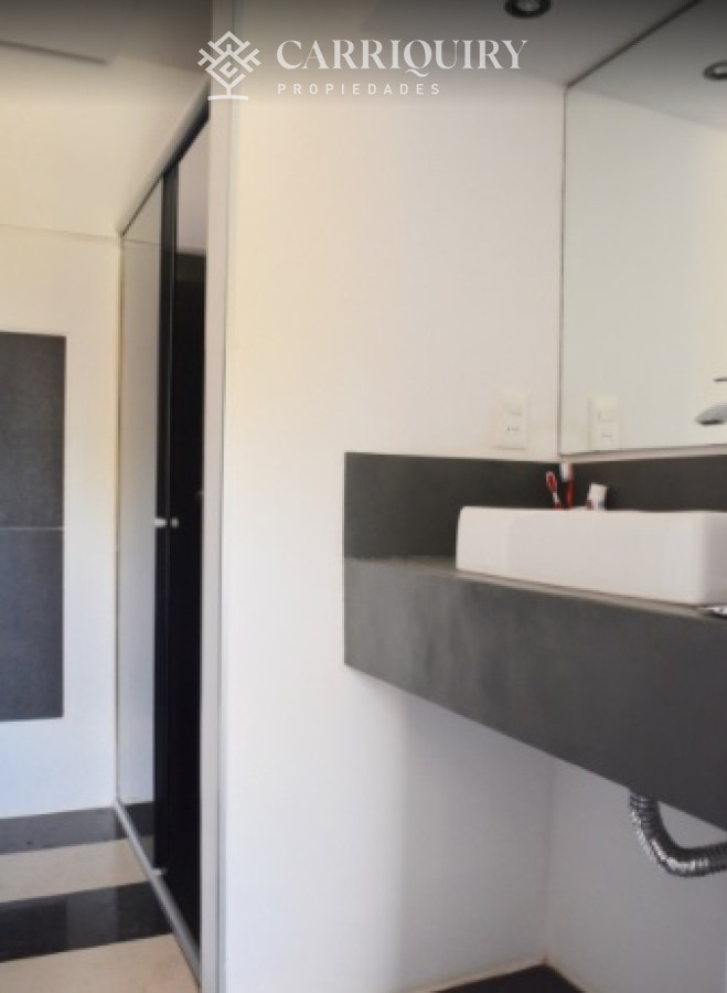 Casa ID.8111/Casa-de-tres-dormitorios-a-metros-del-mar-en-Manantiales-con-piscina-y-parrillero. - Alquiler de casa en manantiales de 3 dormitorios y 2 baños. Piscina y parrillero