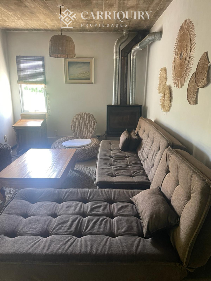 Casa ID.7921/Casa-frente-al-mar--Parada-41-Playa-Mansa-Terreno-de-1.100-m²-|-350-m²-edificados-|-6-dormitorios - Casa en Montoya