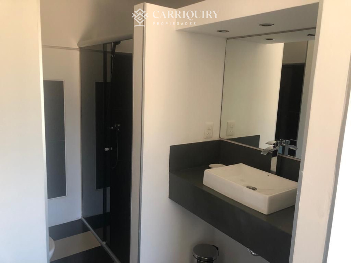 Casa ID.8111/Casa-de-tres-dormitorios-a-metros-del-mar-en-Manantiales-con-piscina-y-parrillero. - Alquiler de casa en manantiales de 3 dormitorios y 2 baños. Piscina y parrillero