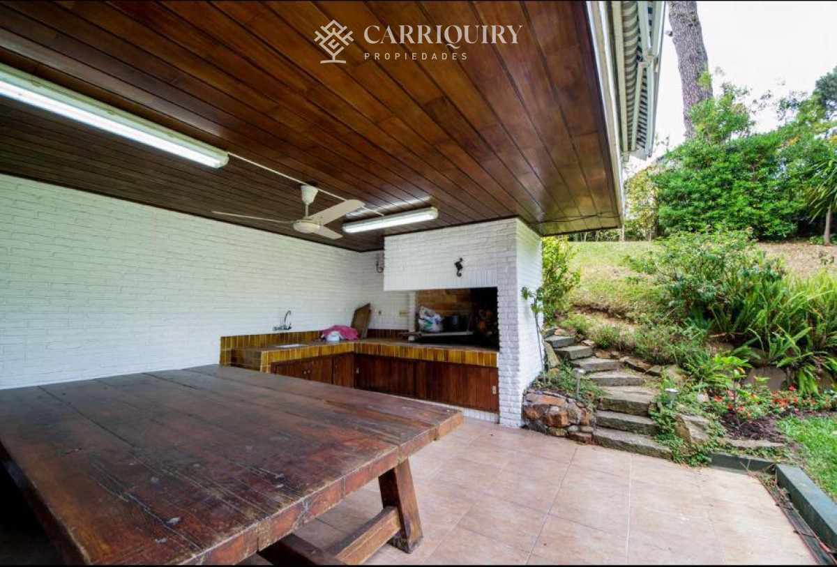 Casa ID.8802 - Excelente casa en venta de 5 dormitorios en Playa Mansa