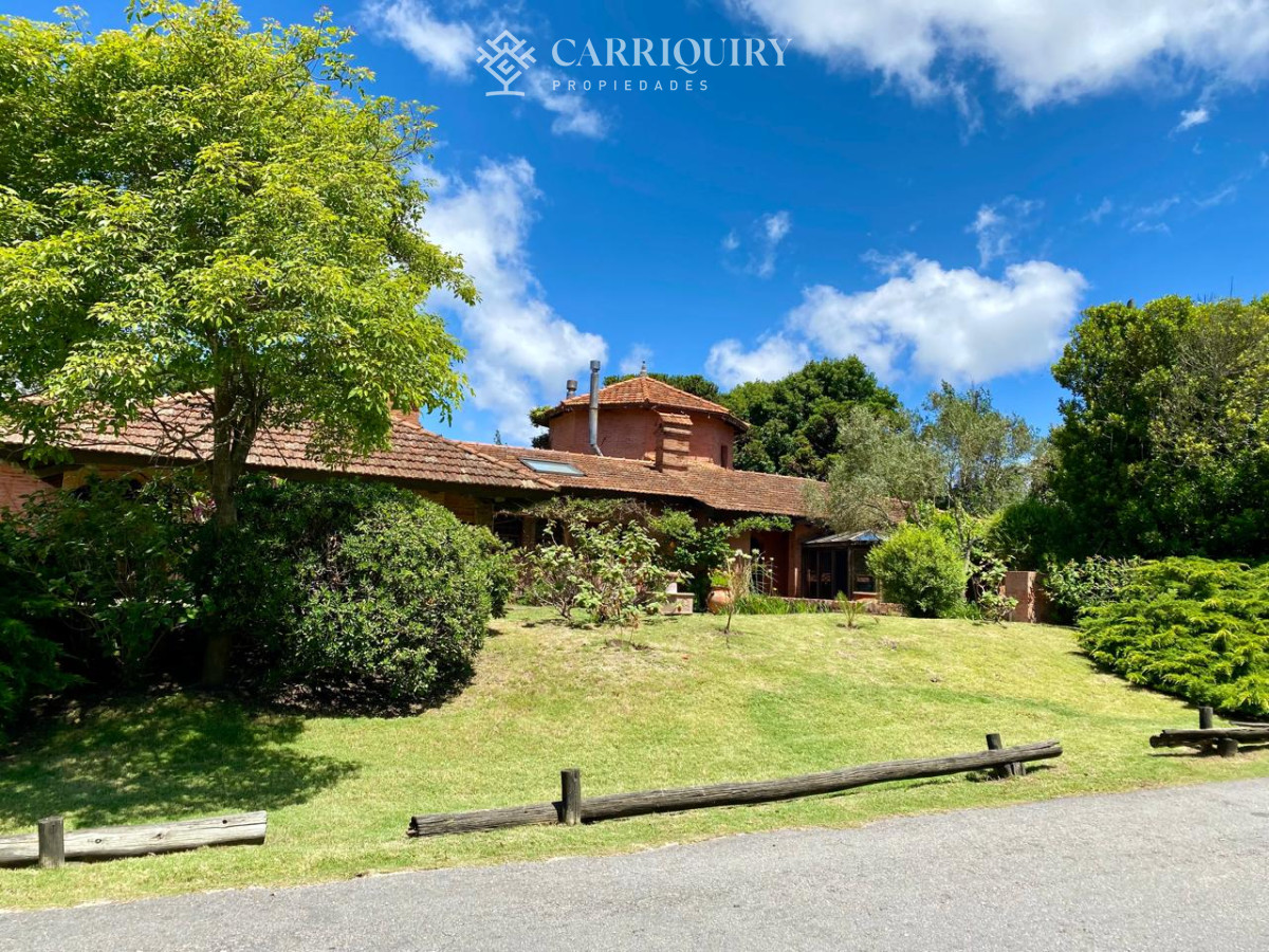 Casa ID.9040/Casa-amplia-de-4-dormitorios-en-suite-y-dependencia-de-servicio.-La-Barra--Montoya- - Casa en alquiler 4 dormitorios y dependencia. Piscina climatizada en Montoya
